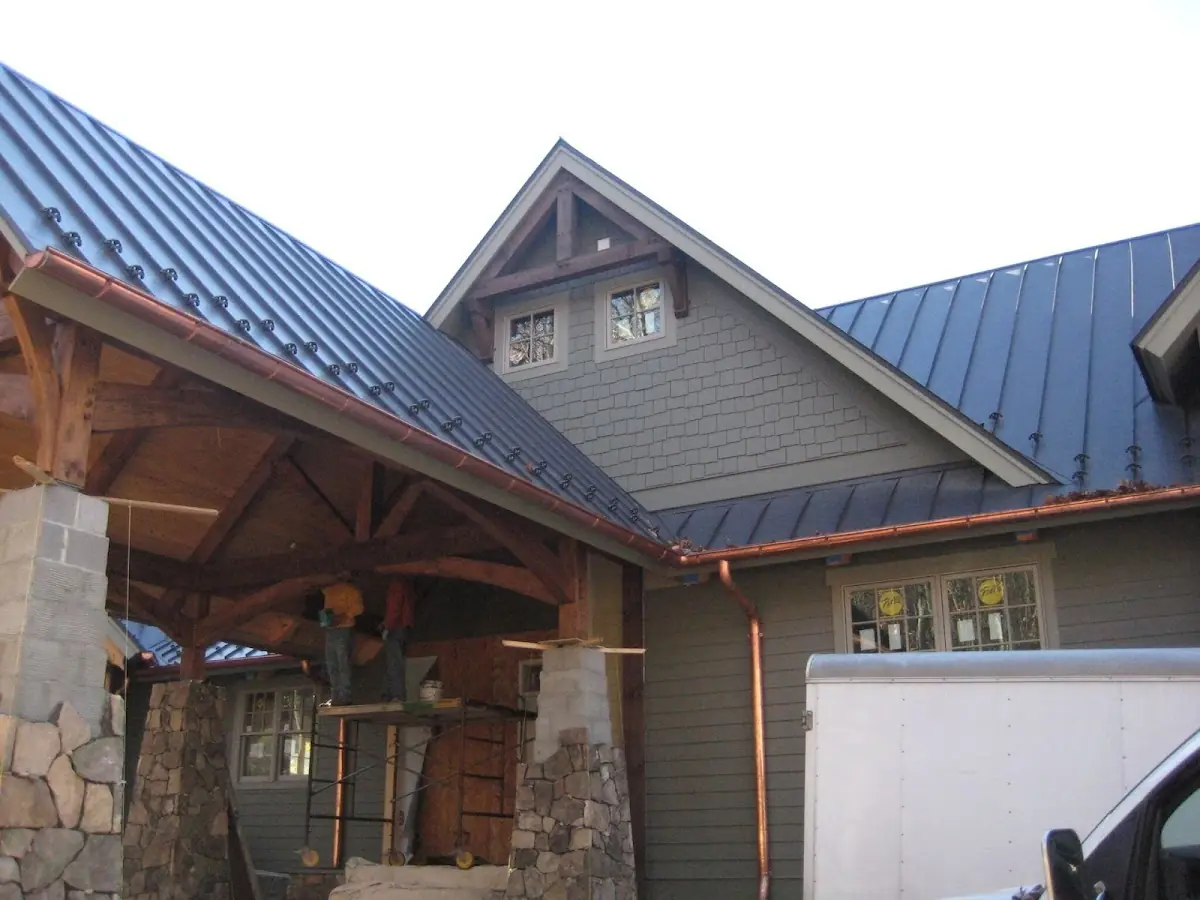 Craftsman Roofing team delivering quality roofing work in Paris